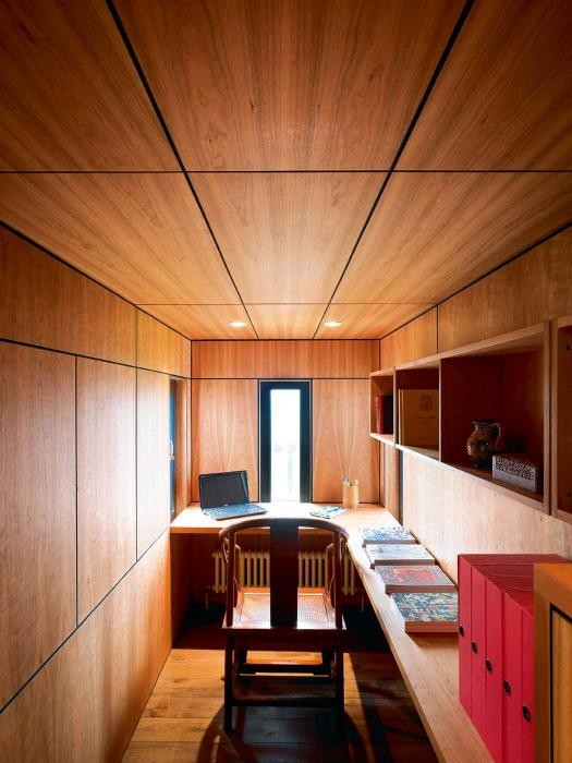 Uma quinta abandonada durante 150 anos reconvertida numa moderna casa de autor (fotos)