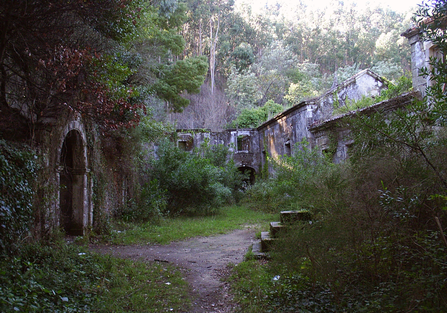 10 lugares abandonados espetacularmente mágicos em Portugal