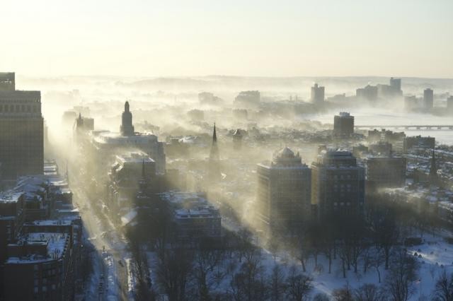 Boston, uma cidade enterrada pela neve (fotos) 