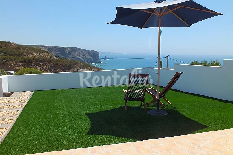 Casas de fim de semana: Contemplar o mar desde um terraço em Aljezur (fotos)