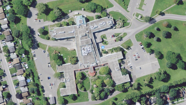 A maior piada arquitetónica do mundo: um hospital do Canadá que tem a forma de um homem nu (fotos)