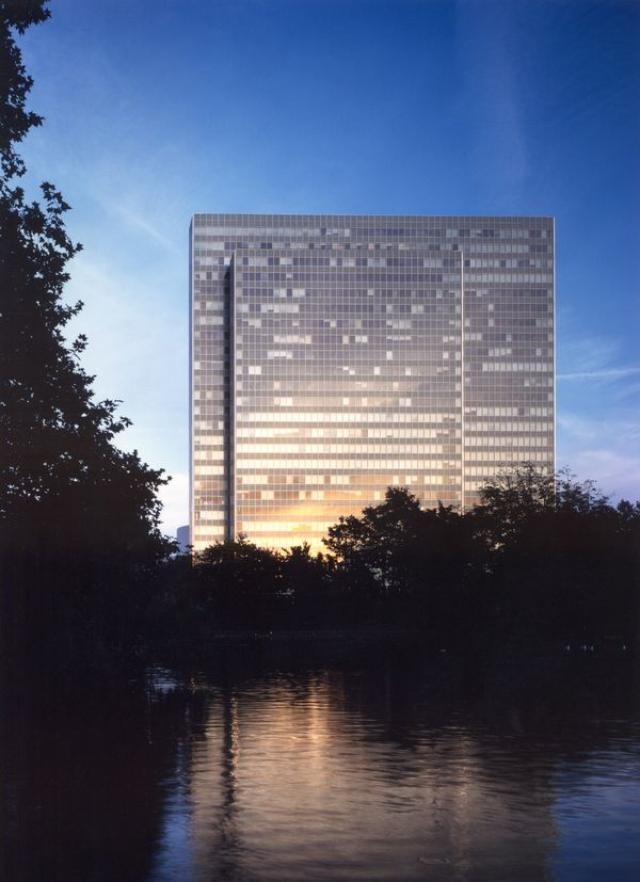 Edifício melhor restaurado – Dreischeibenhaus (Düsseldorf, Alemanha)