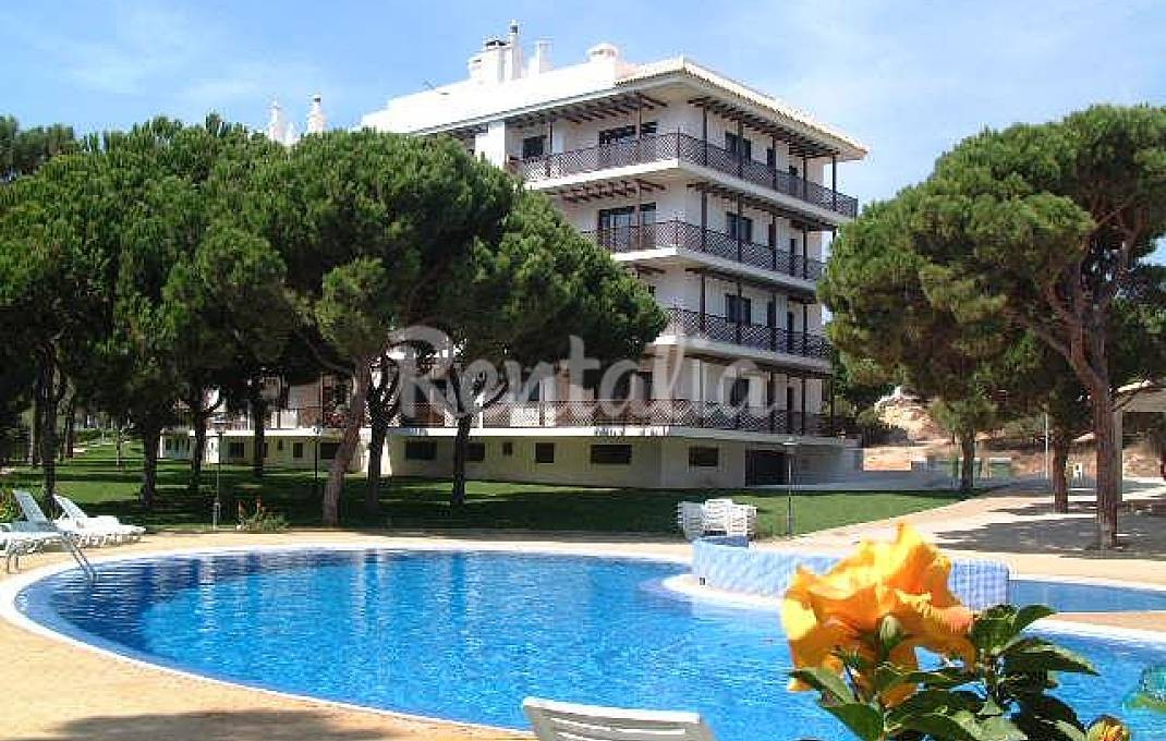 Casas de fim de semana: Escapadela com direito a piscina e praia em Albufeira (fotos)