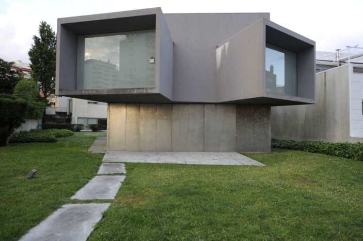 Casa Manoel de Oliveira disponível para venda por ajuste direto e com desconto até ao dia 7 de maio