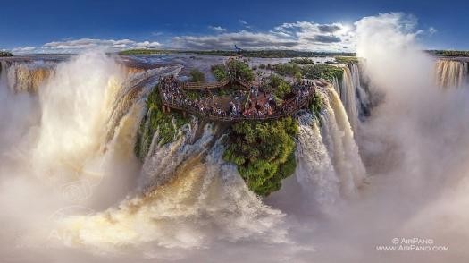 Vista áerea das Cataratas de Iguaçu, no Brasil e na Argentina (Fotos: Airpano).