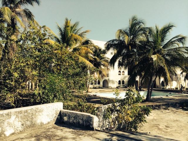 Visita guiada às ruínas da mansão secreta do barão da droga Pablo Escobar (fotos)