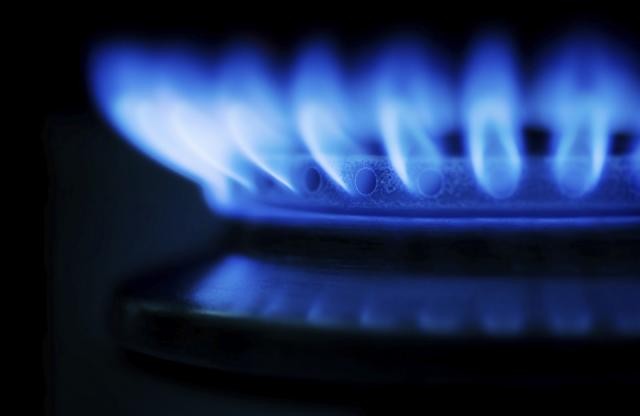 Governo desmente penalizações para quem não mudar contratos de luz e gás 