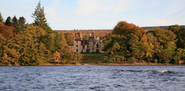 Aldourie Castle: um castelo rodeado de natureza junto ao famoso Lago Ness (fotos)