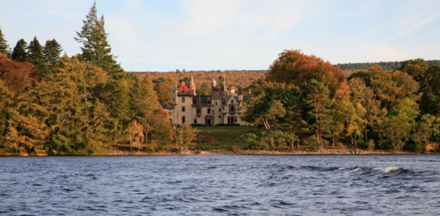 Aldourie Castle: um castelo rodeado de natureza junto ao famoso Lago Ness (fotos) 