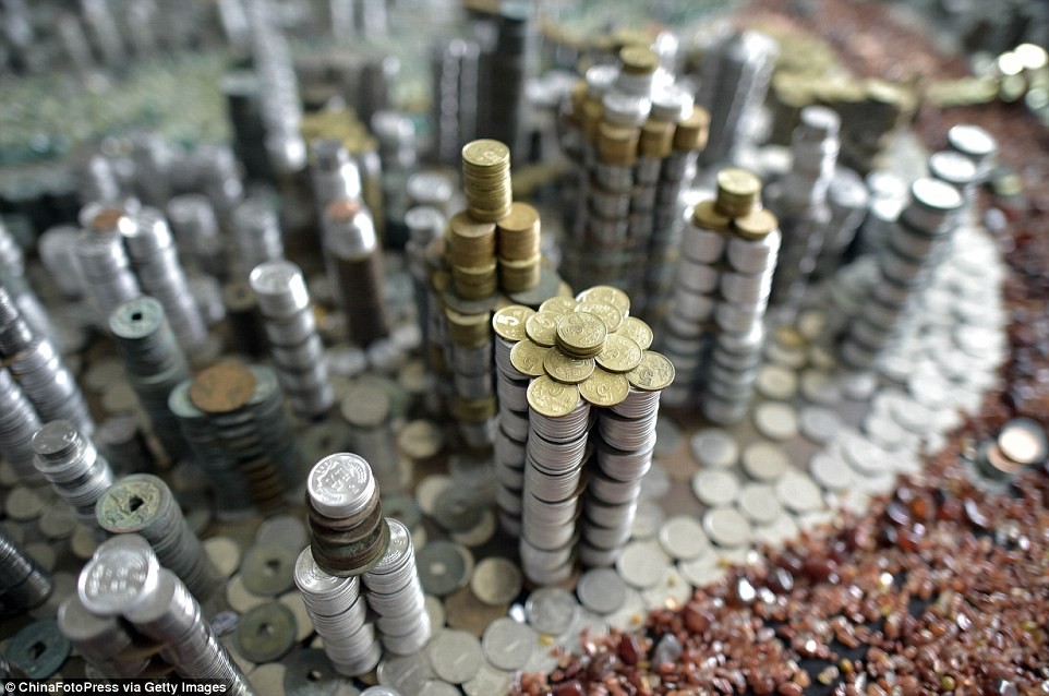 Uma cidade construída com mais de 50 mil moedas (fotos)