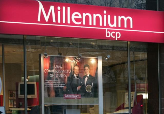 "Rating" do BCP foi revisto em baixa em dos níveis: passou de "BB+" para "BB-". "Rating" do BCP foi revisto em baixa em dos níveis: passou de "BB+" para "BB-".