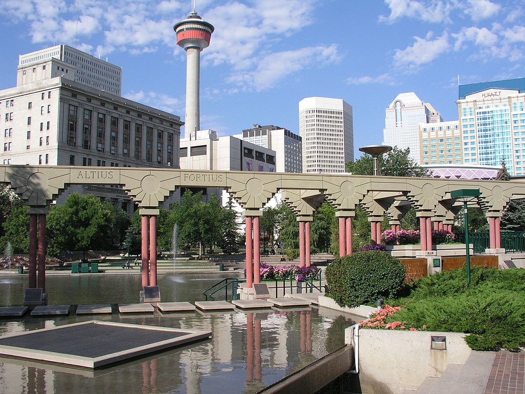 Em Calgary, quem deitar beatas de cigarro para o chão paga multas avultadas (Fotos: Wikipedia). 