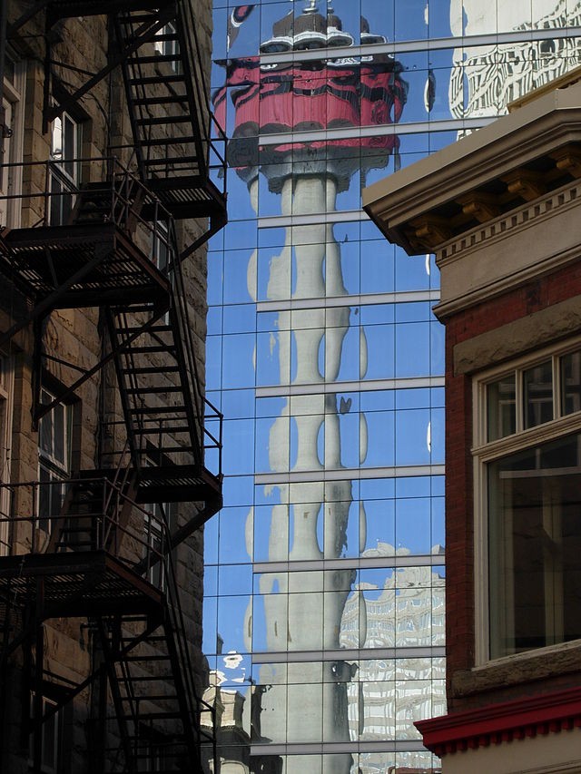 640px-calgary_tower-1