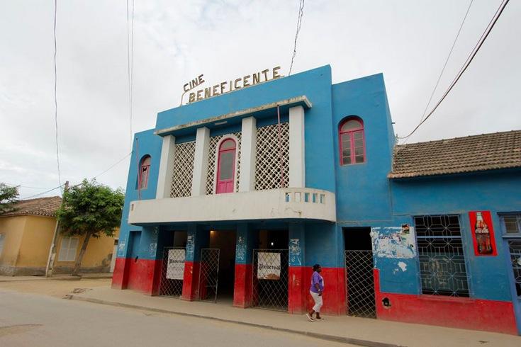 A beleza e decadência dos cinemas "esquecidos" em Angola (fotos) 