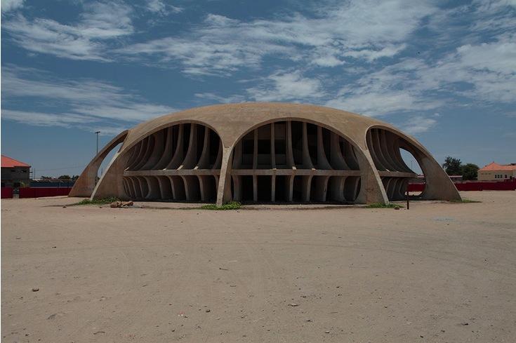A beleza e decadência dos cinemas "esquecidos" em Angola (fotos)