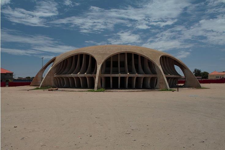 A beleza e decadência dos cinemas "esquecidos" em Angola (fotos) 