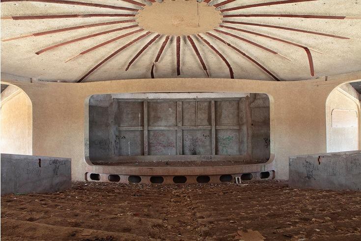 A beleza e decadência dos cinemas "esquecidos" em Angola (fotos)