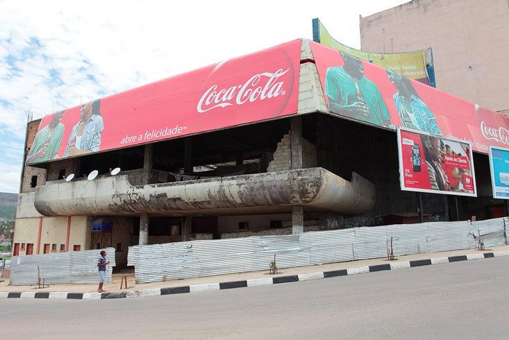 A beleza e decadência dos cinemas "esquecidos" em Angola (fotos) 