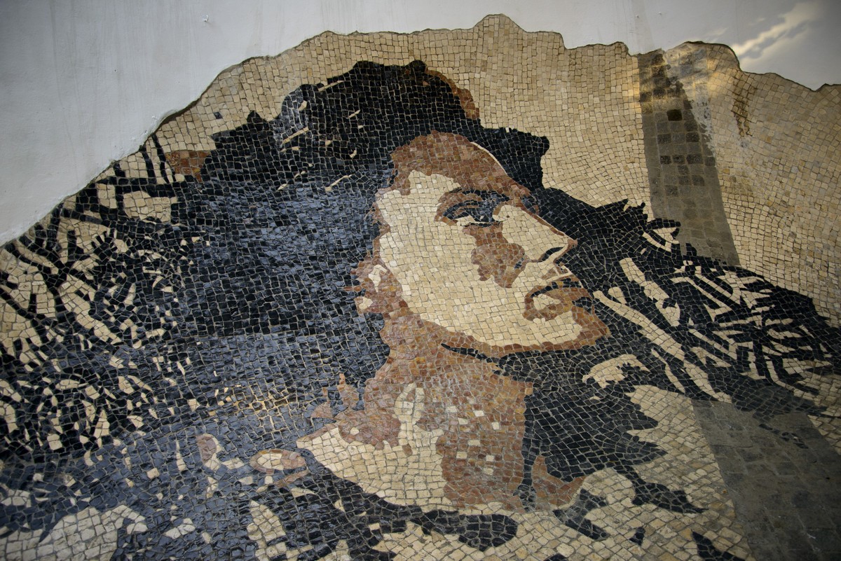 Obra com rosto de Amália Rodrigues encontra-se em Alfama (Fotos: DMC/CML). Obra com rosto de Amália Rodrigues encontra-se em Alfama (Fotos: DMC/CML).