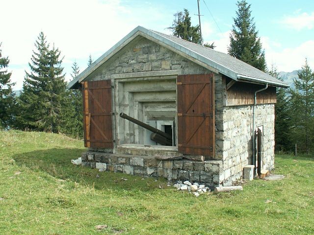 "Falsos chalets”: assim são os bunkers do exército suíço escondidos nas casas de montanha