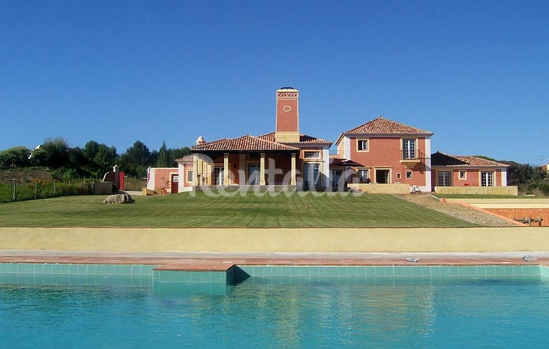 Casas de fim de semana: Um pequeno paraíso com piscina e vista para a serra em Sintra