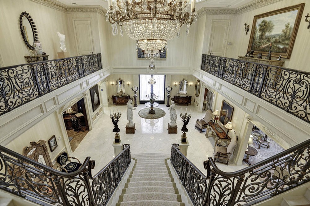 found-on-trulia-white-house-foyer