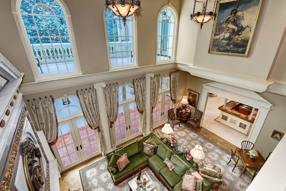found-on-trulia-white-house-living-room