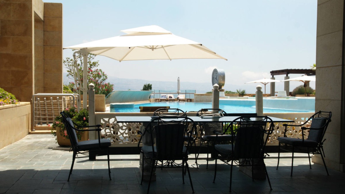 grand-hills-broumana-luxury-hotel-lebanon-pool-cafe