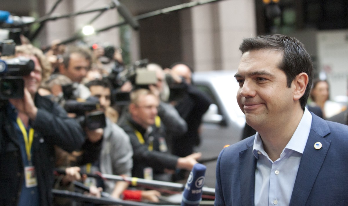 Acordo permitirá “à Grécia manter-se de pé”, disse o primeiro-ministro grego Alexis Tsipras. Acordo permitirá “à Grécia manter-se de pé”, disse o primeiro-ministro grego Alexis Tsipras.