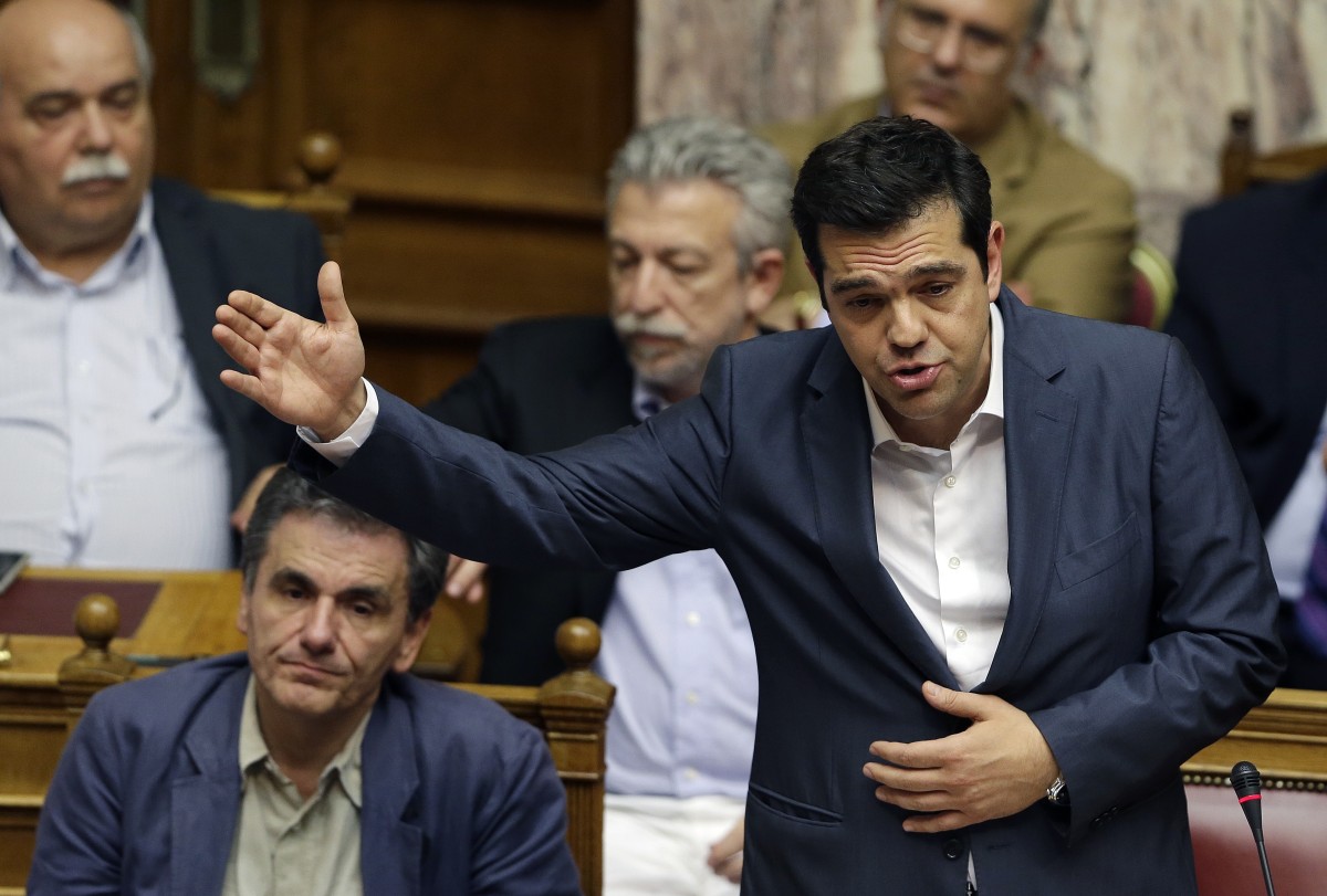 Grécia: parlamento aprova acordo com credores e... mais austeridade 