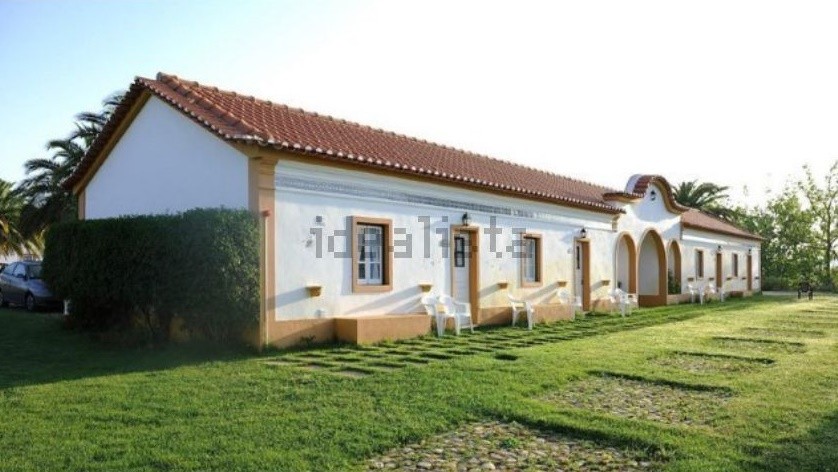 Esta espetacular casa rústica está inserida numa herdade em Santarém. Esta espetacular casa rústica está inserida numa herdade em Santarém.
