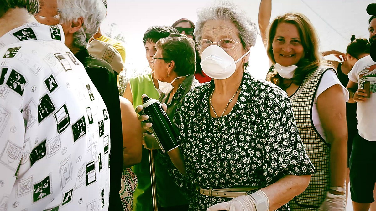 Arte urbana: estas avós têm mesmo muita lata