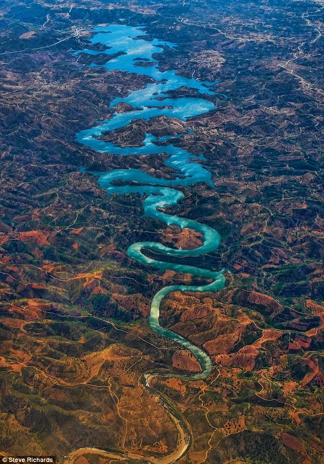 Fotografia de ribeira portuguesa em forma de dragão faz furor nas redes sociais chinesas