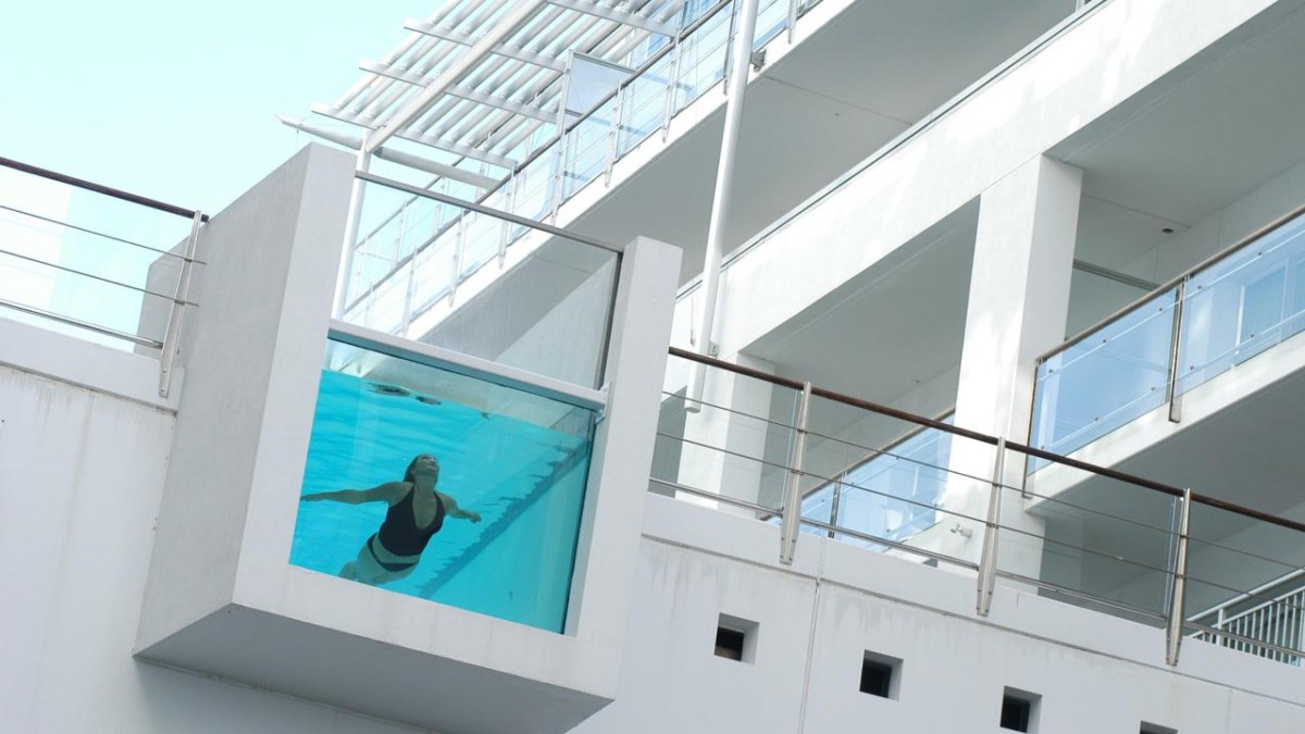 Tens medo das alturas? Então não podes tomar banho nestas 13 espetaculares piscinas (fotos) 