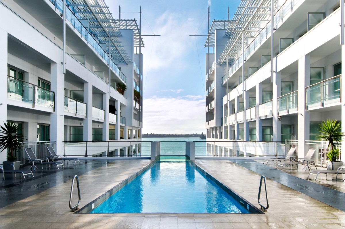 Tens medo das alturas? Então não podes tomar banho nestas 13 espetaculares piscinas (fotos) 