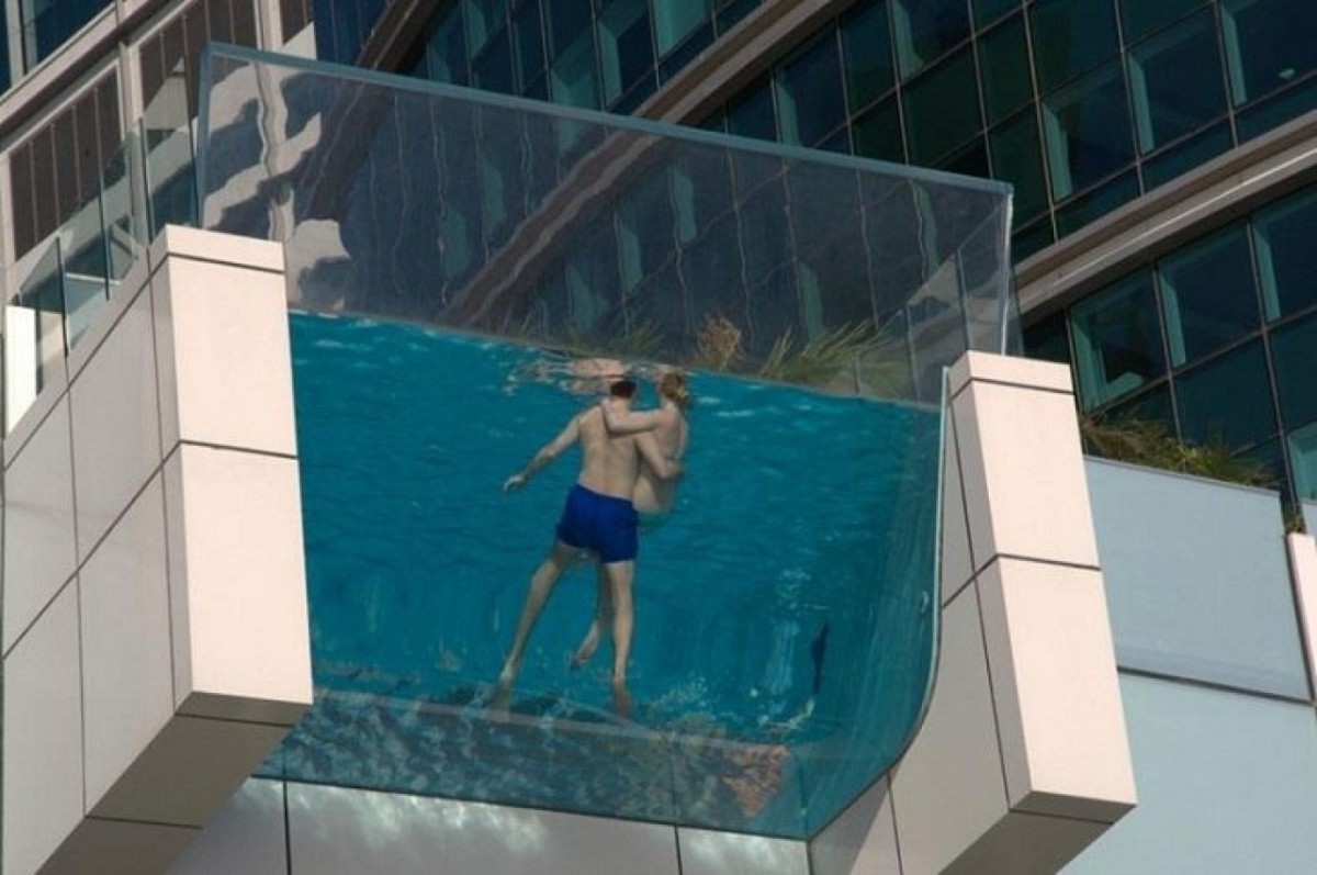 Tens medo das alturas? Então não podes tomar banho nestas 13 espetaculares piscinas (fotos) 