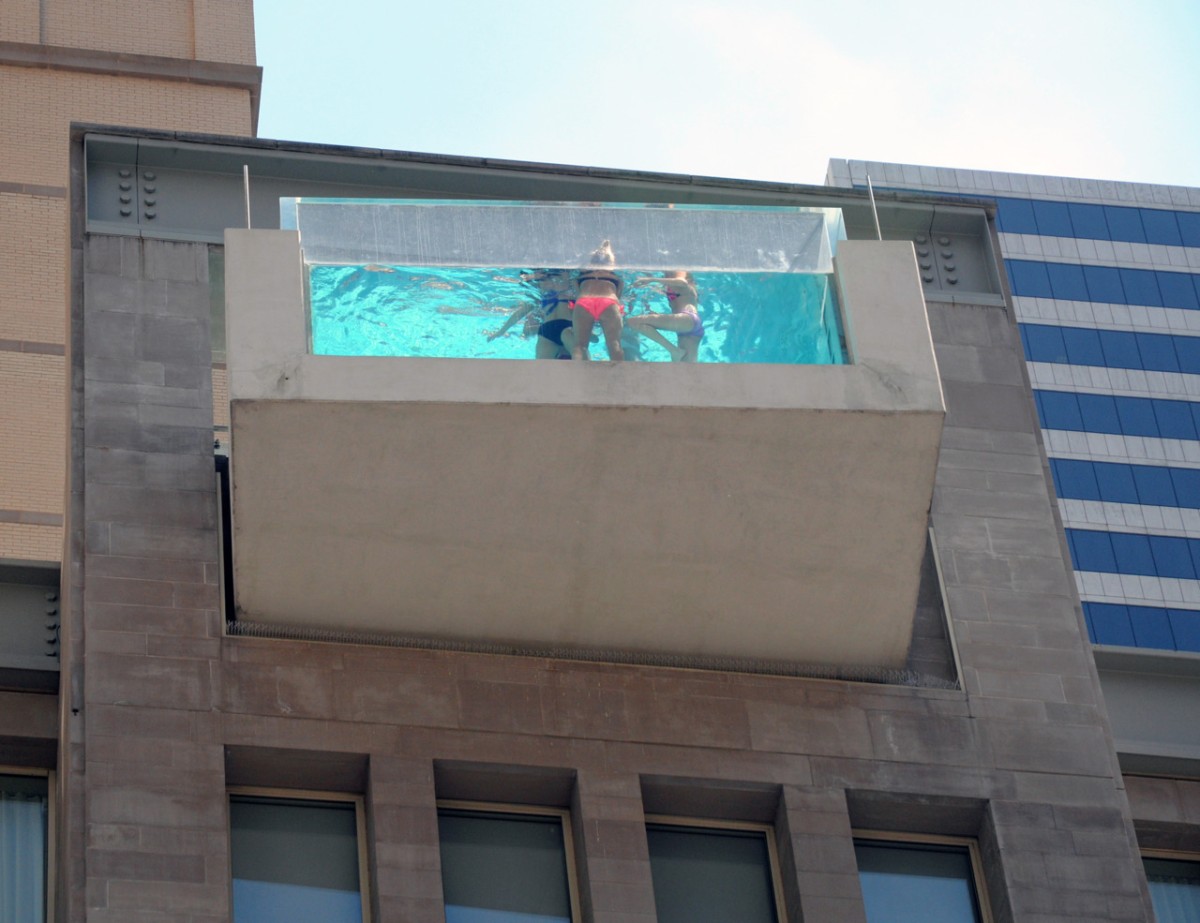 Tens medo das alturas? Então não podes tomar banho nestas 13 espetaculares piscinas (fotos) 