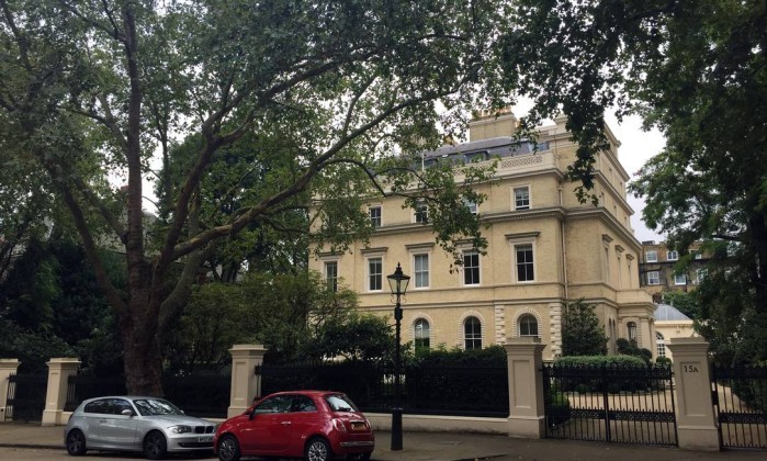 A casa está localizada na mais exclusiva e cara rua de Londres (Foto: Simon Dawson/Bloomberg News).