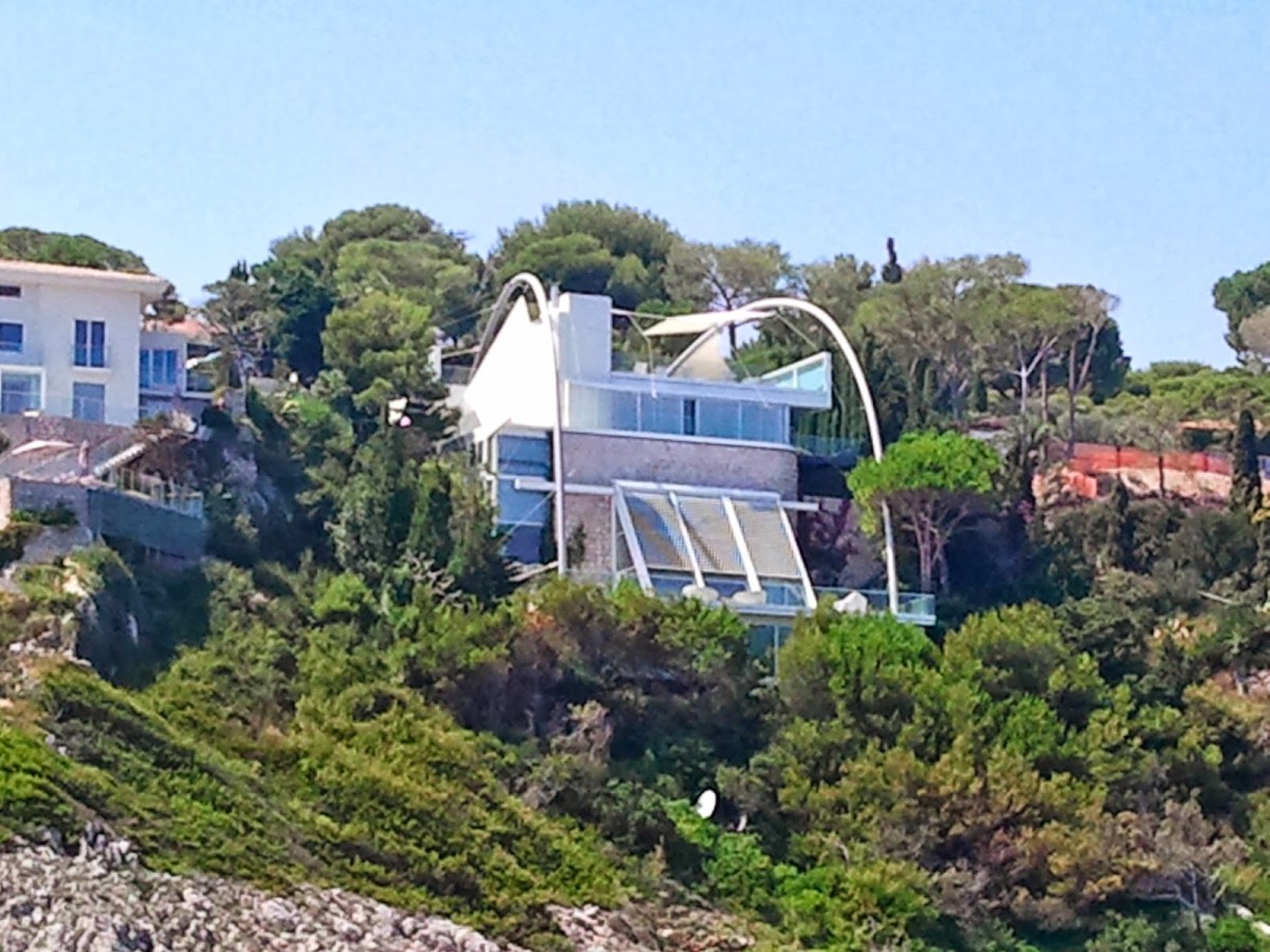 10 casas “penduradas” em penhascos impróprias para quem tem vertigens
