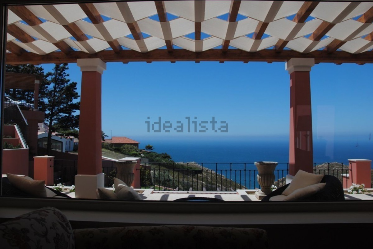 Esta espetacular moradia está localizada em Cascais e custa 3.850.000 euros. Esta espetacular moradia está localizada em Cascais e custa 3.850.000 euros.