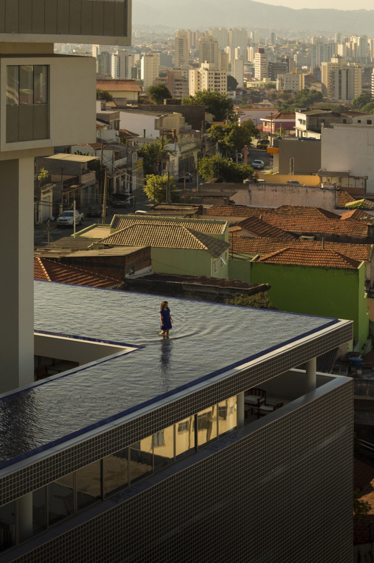 Tens medo das alturas? Então não podes tomar banho nestas 13 espetaculares piscinas (fotos) 