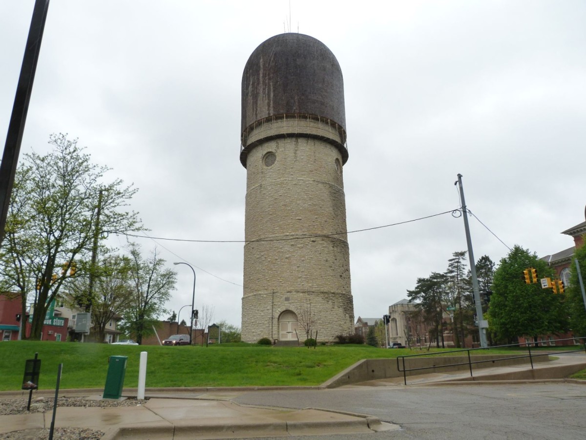 ypsilanti_water_tower_2011