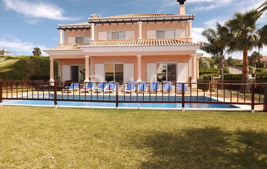 Casas de fim de semana: Refúgio no Algarve com piscina, jardim e golfe (fotos) 