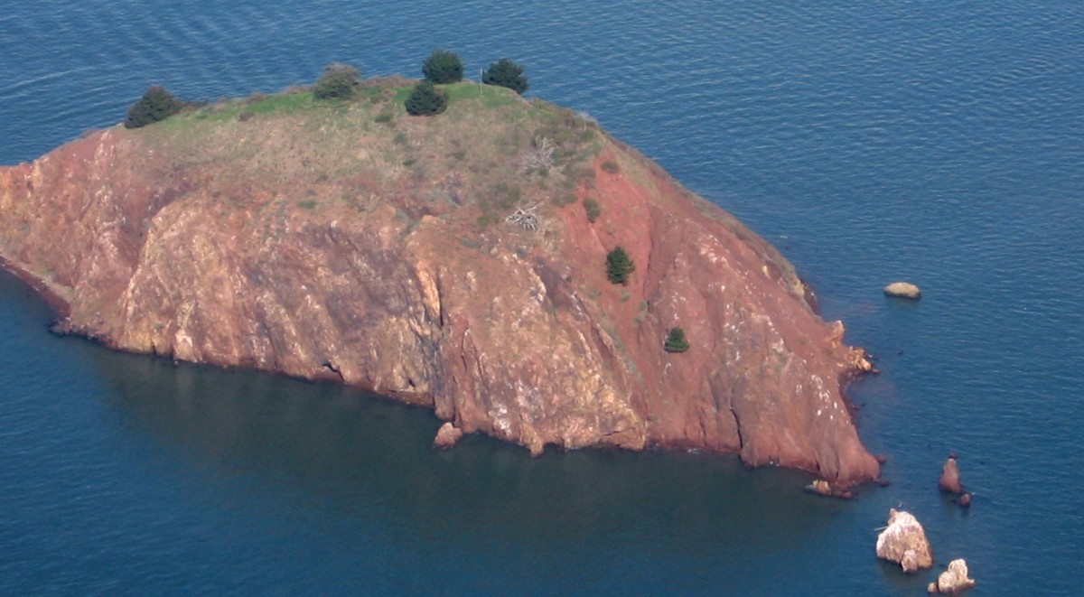 red_rock_island_02