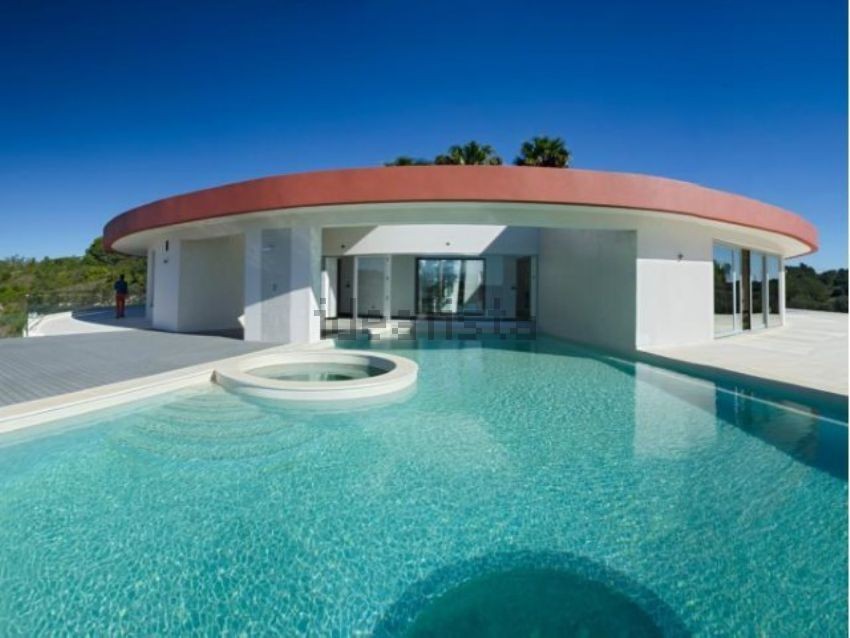 Esta espetacular mansão está localizada em Loulé e custa 8.900.000 euros.