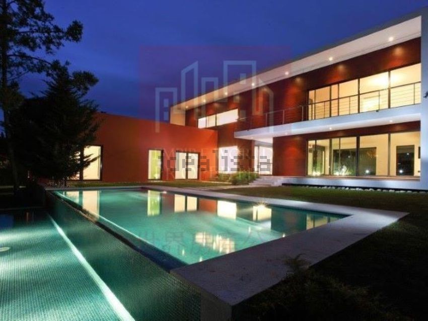 Esta mansão de luxo está localizada em Cascais e custa 5.500.000 euros.