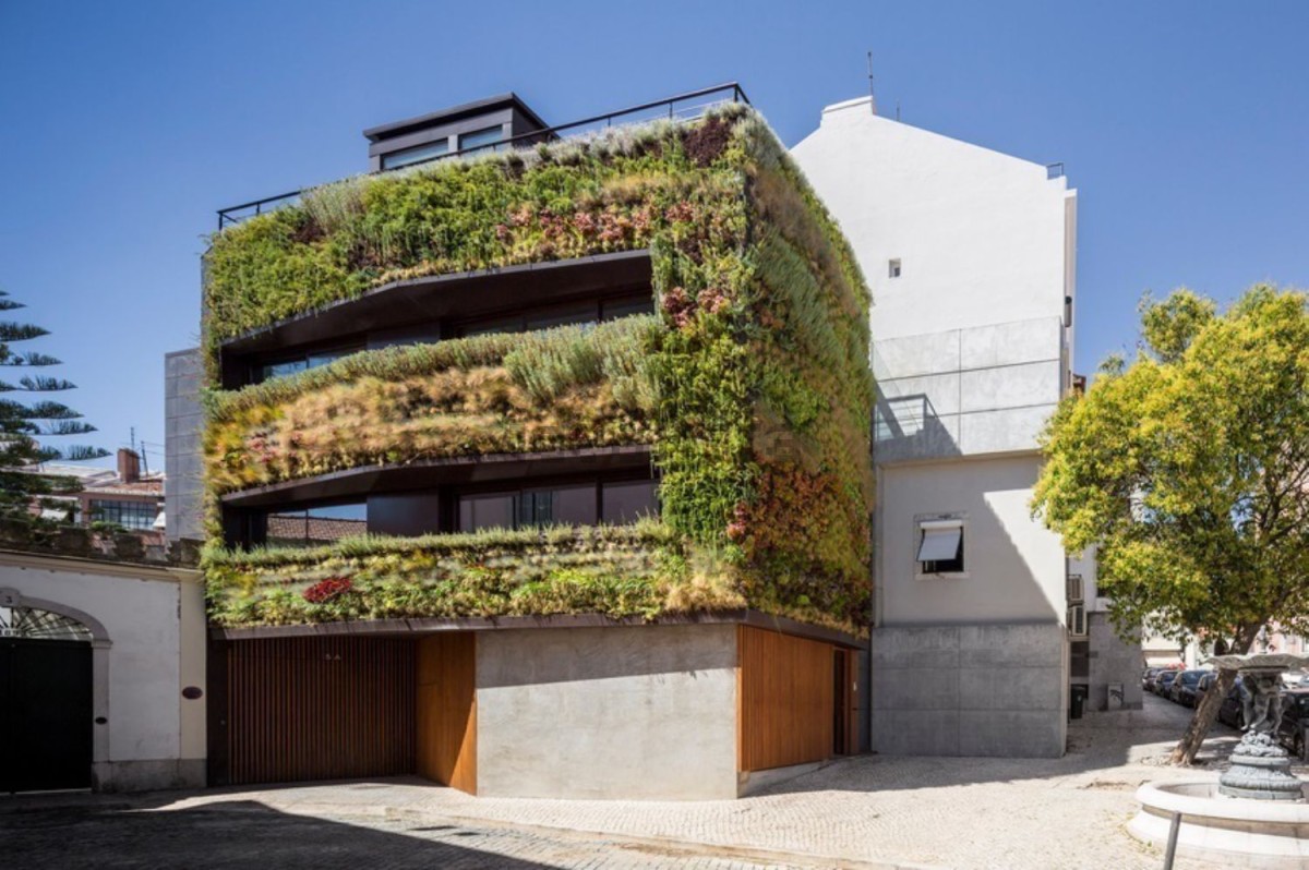 Mansão sustentável com jardins verticais à venda em Lisboa