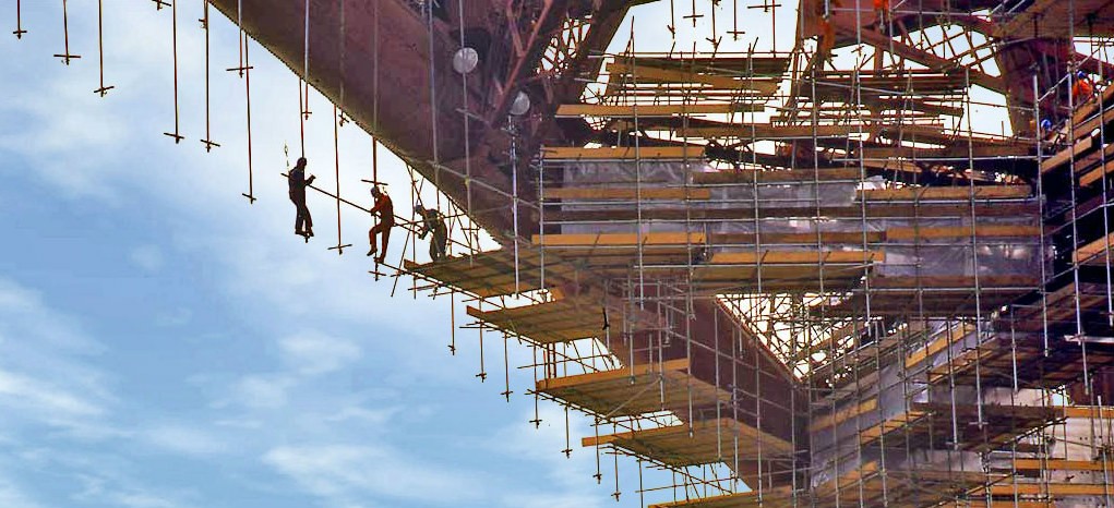 A arte da construção: 19 espetaculares andaimes que te vão deixar de boca aberta 