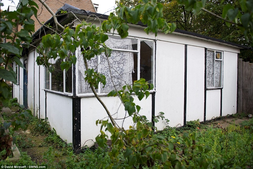 Um bungalow pré-fabricado e abandonado que custa quase um milhão de libras? Sim, em Londres é possível