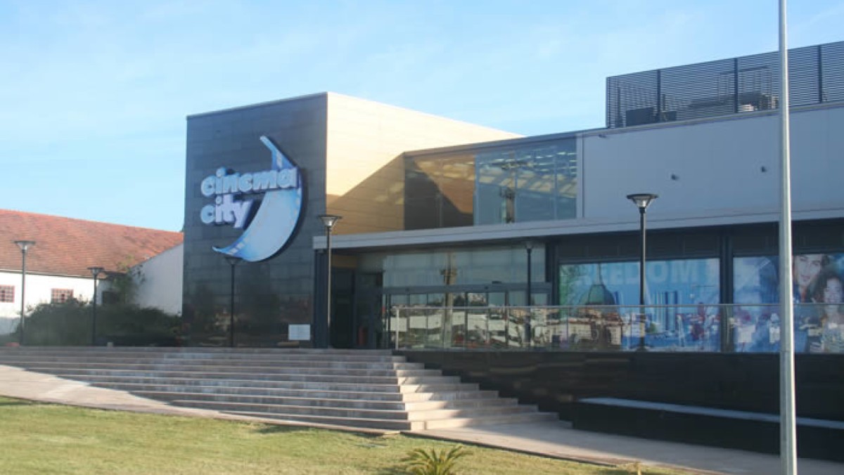 Um dos 25 cinemas mais bonitos do mundo está em Leiria e vende-se por 12,75 milhões
